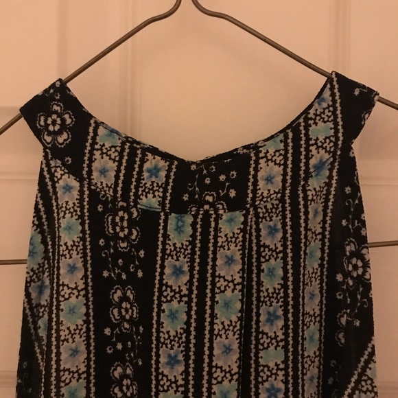 High Neck Sleeveless Blouse Striped Pattern - Picture 5 of 8